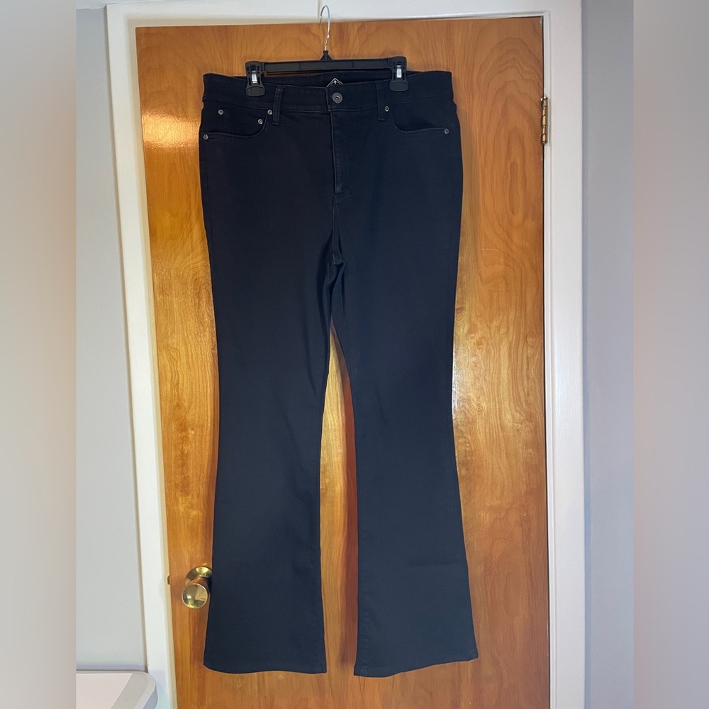 ST. JOHN’S BAY Women’s Black Bootcut Jeans Size 16